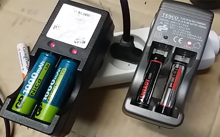 NiCD and NiMH battery charger